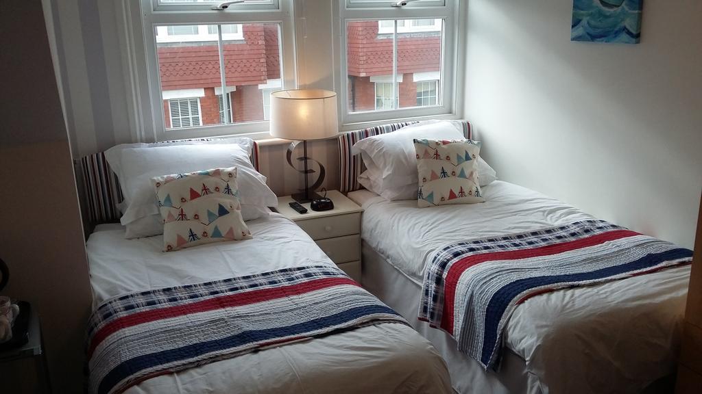 Cambridge House Guest House Eastbourne Ruang foto