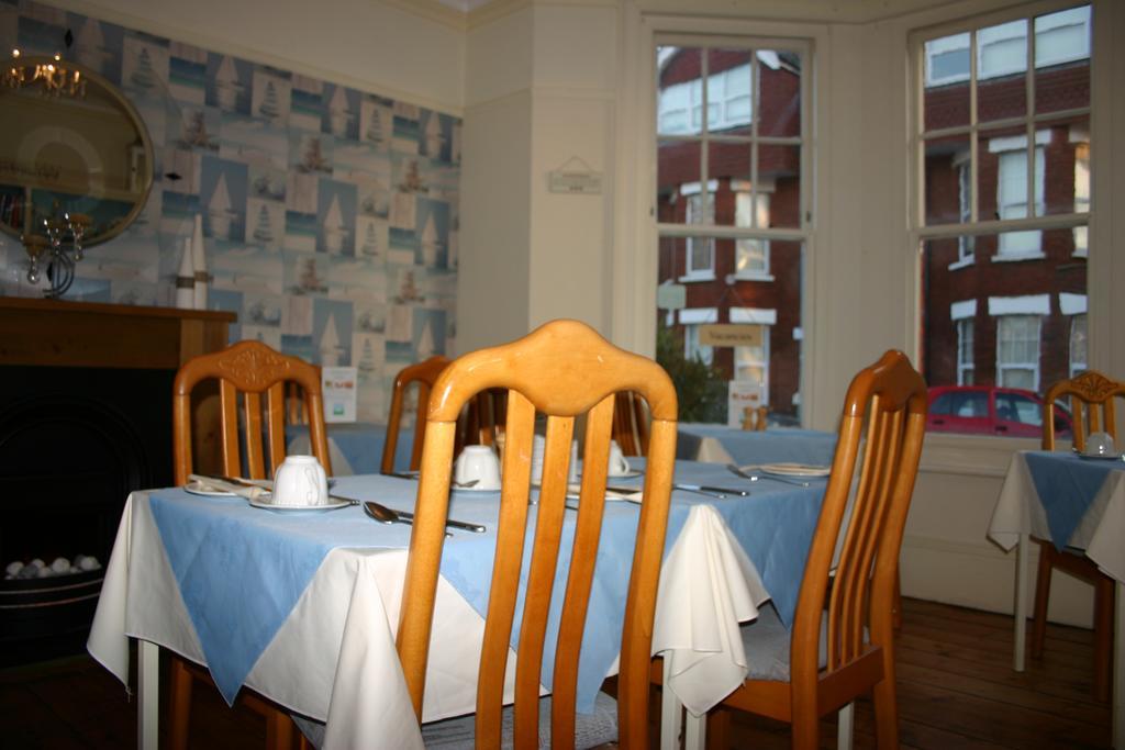 Cambridge House Guest House Eastbourne Bagian luar foto