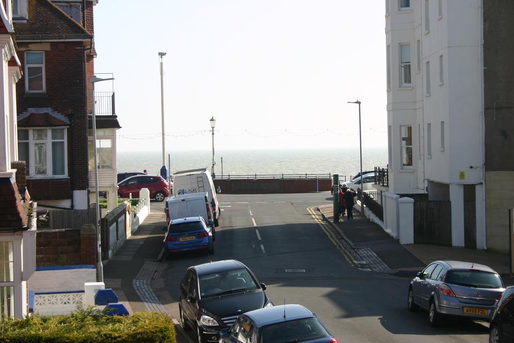 Cambridge House Guest House Eastbourne Bagian luar foto