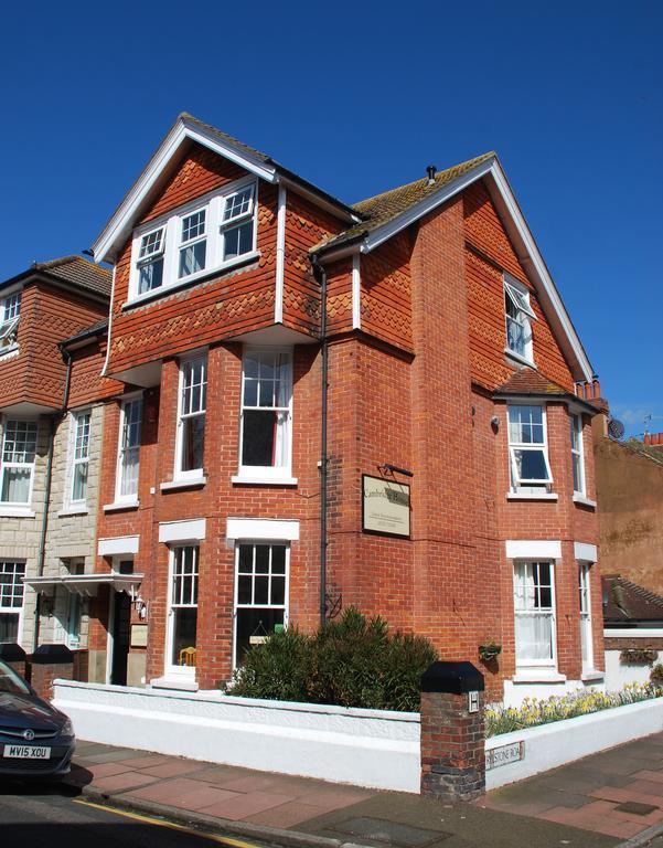 Cambridge House Guest House Eastbourne Bagian luar foto