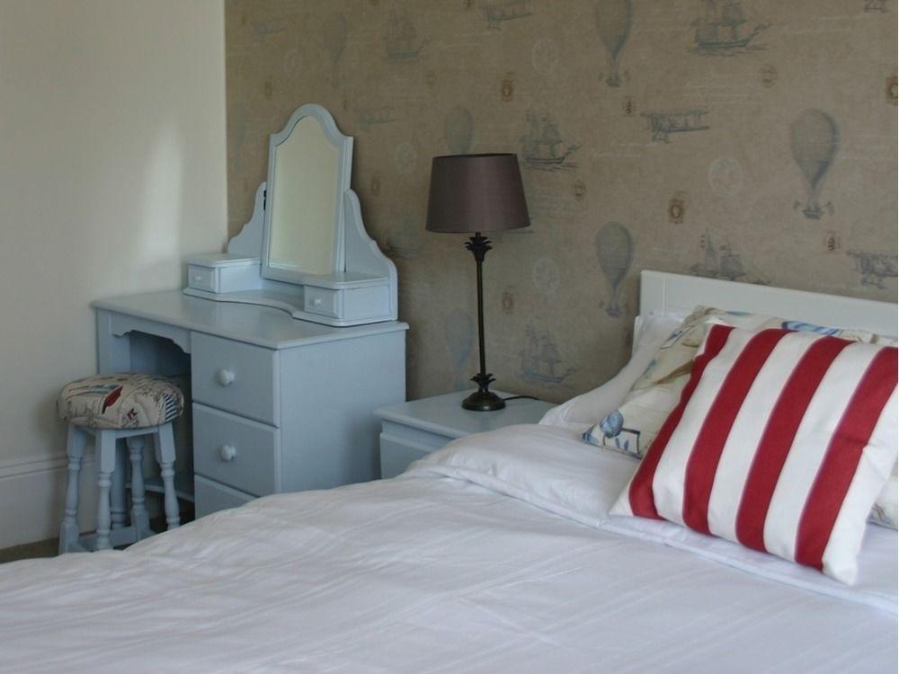 Cambridge House Guest House Eastbourne Bagian luar foto