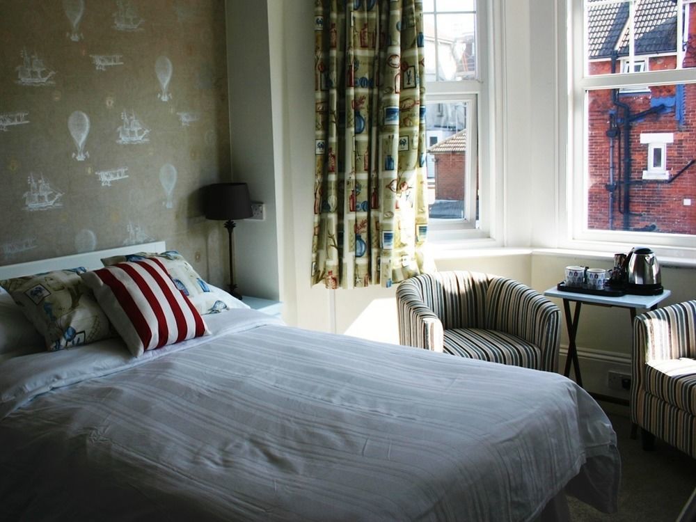 Cambridge House Guest House Eastbourne Bagian luar foto