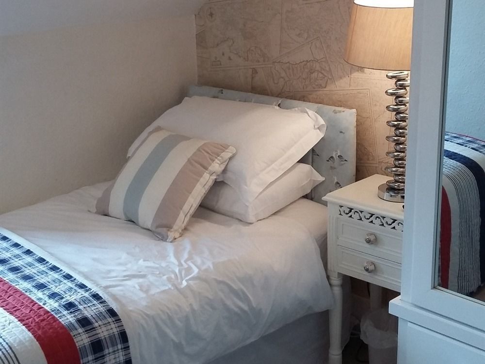 Cambridge House Guest House Eastbourne Bagian luar foto