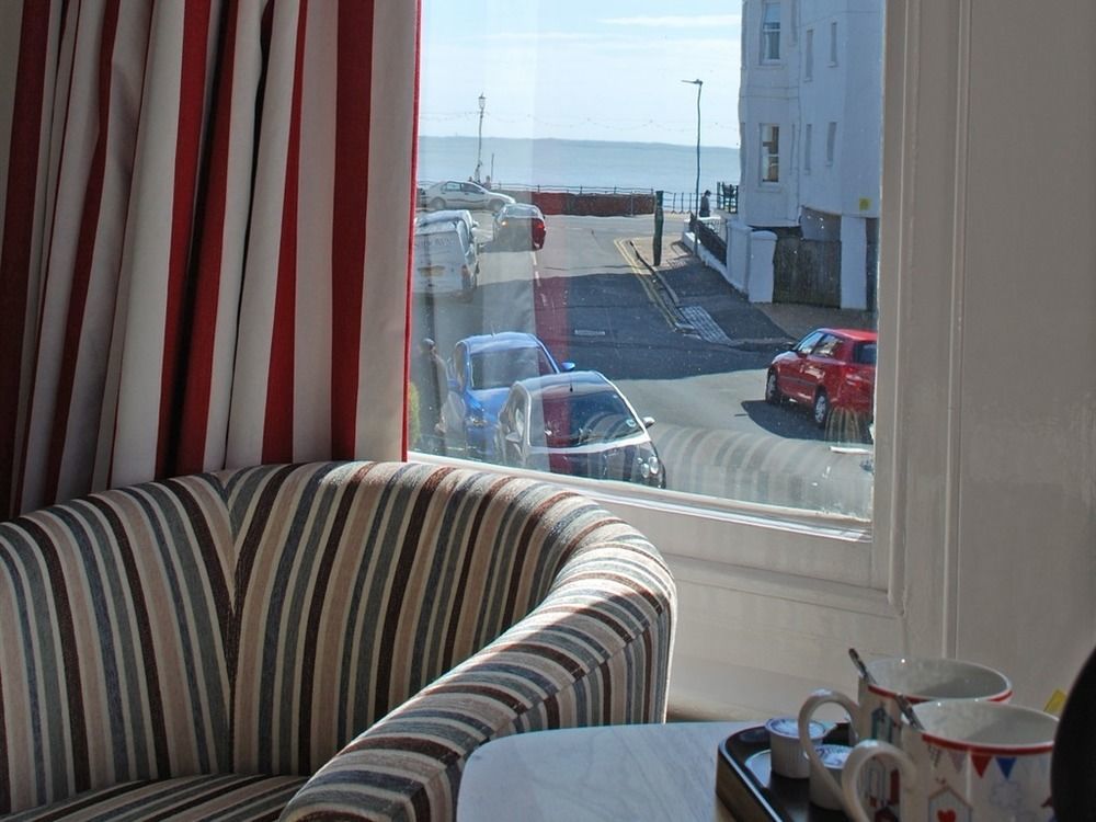 Cambridge House Guest House Eastbourne Bagian luar foto