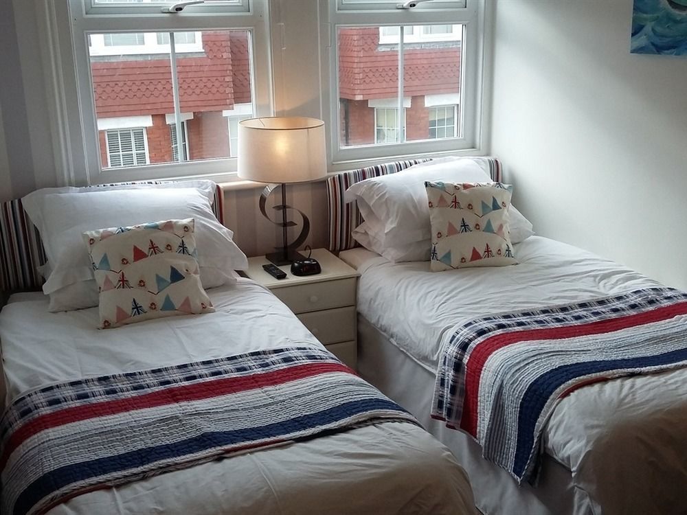 Cambridge House Guest House Eastbourne Bagian luar foto