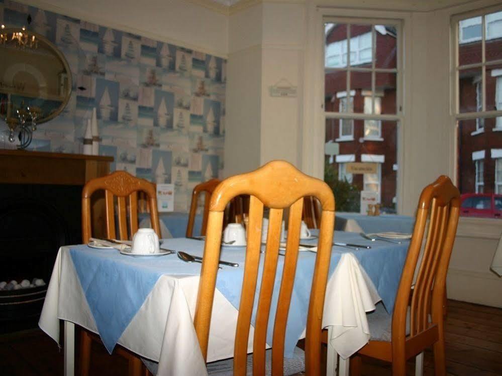 Cambridge House Guest House Eastbourne Bagian luar foto